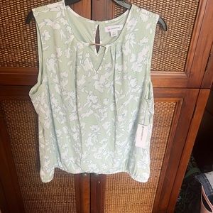 Sleeveless Women’s top